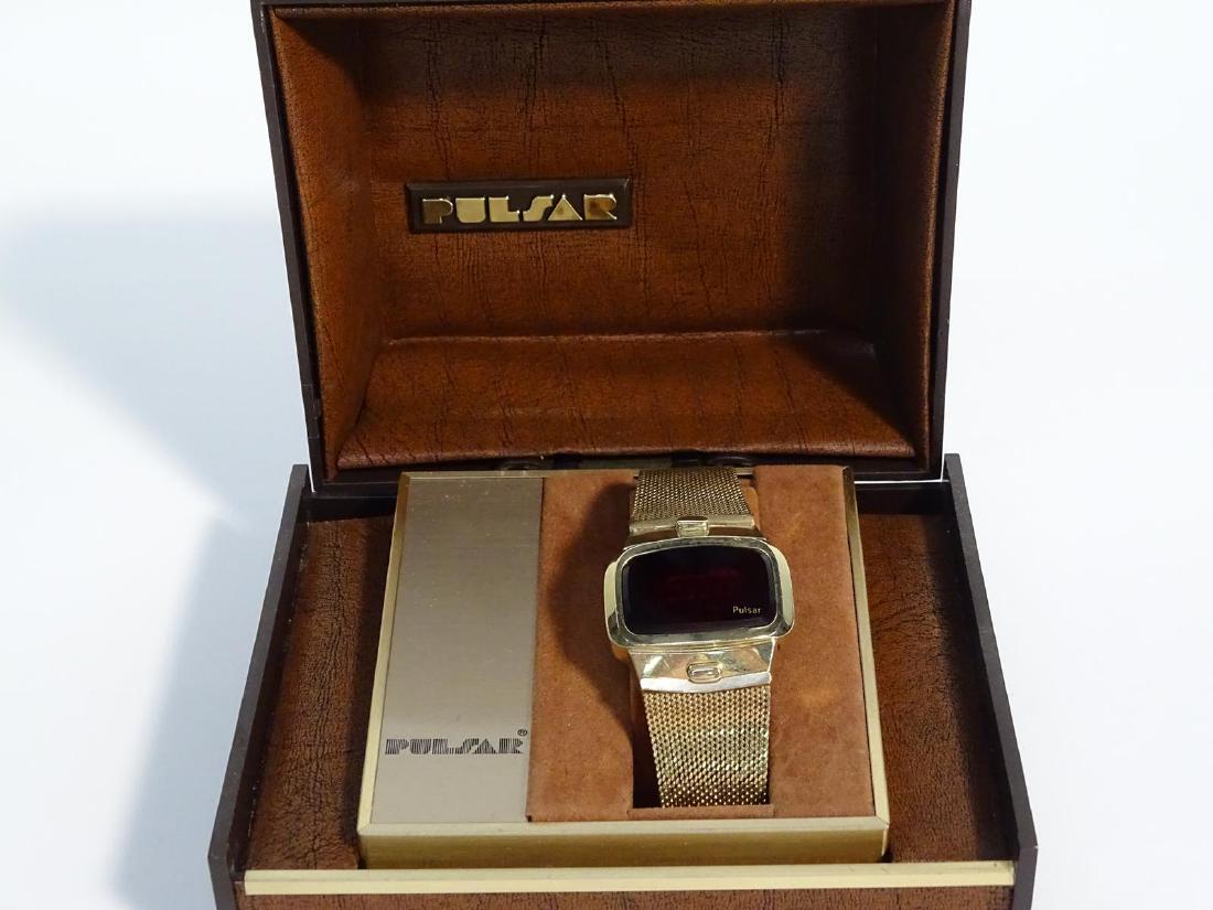 1975 PULSAR MEN'S WRISTWATCH: AUTO/COMMAND, WITH LEAFLET AND BOX