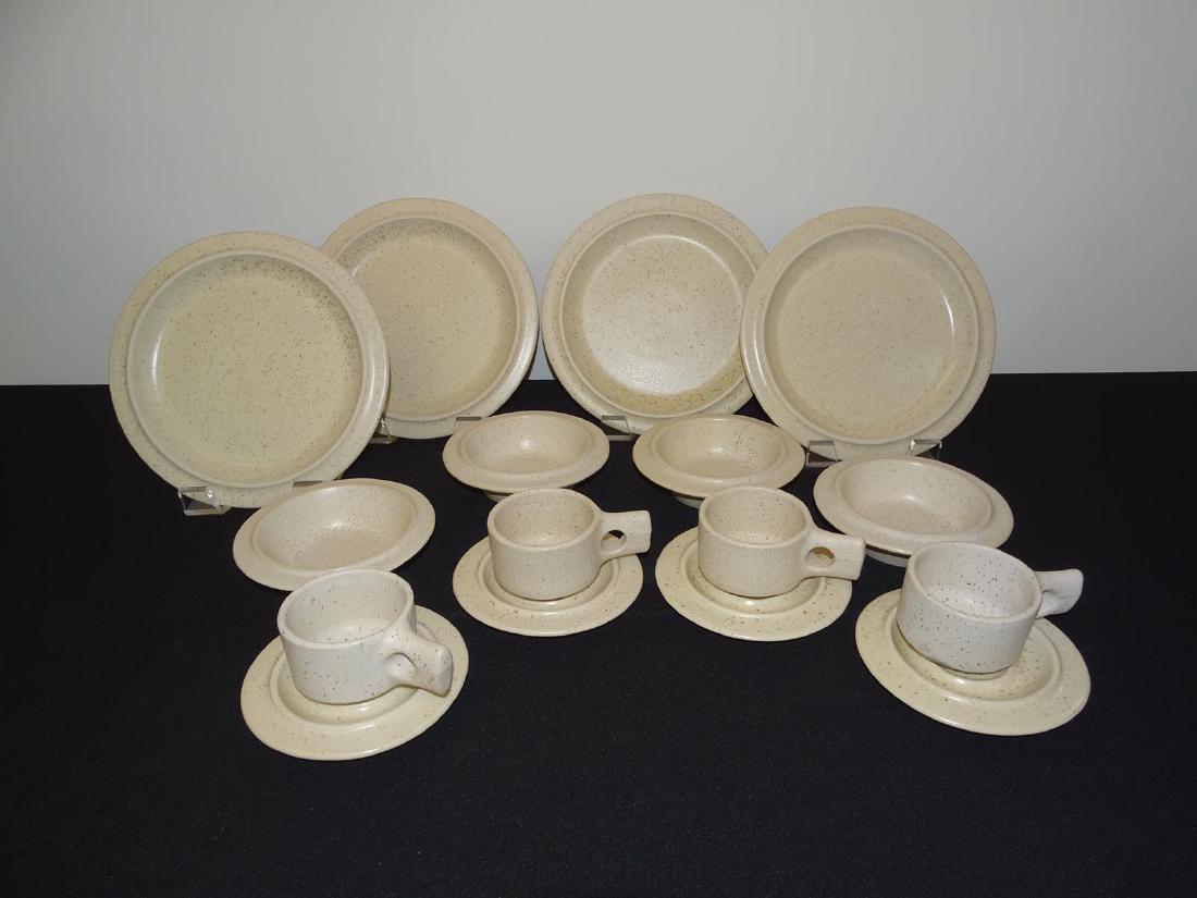 GROUPING OF MODERN DINNERWARE: SEE TITLE