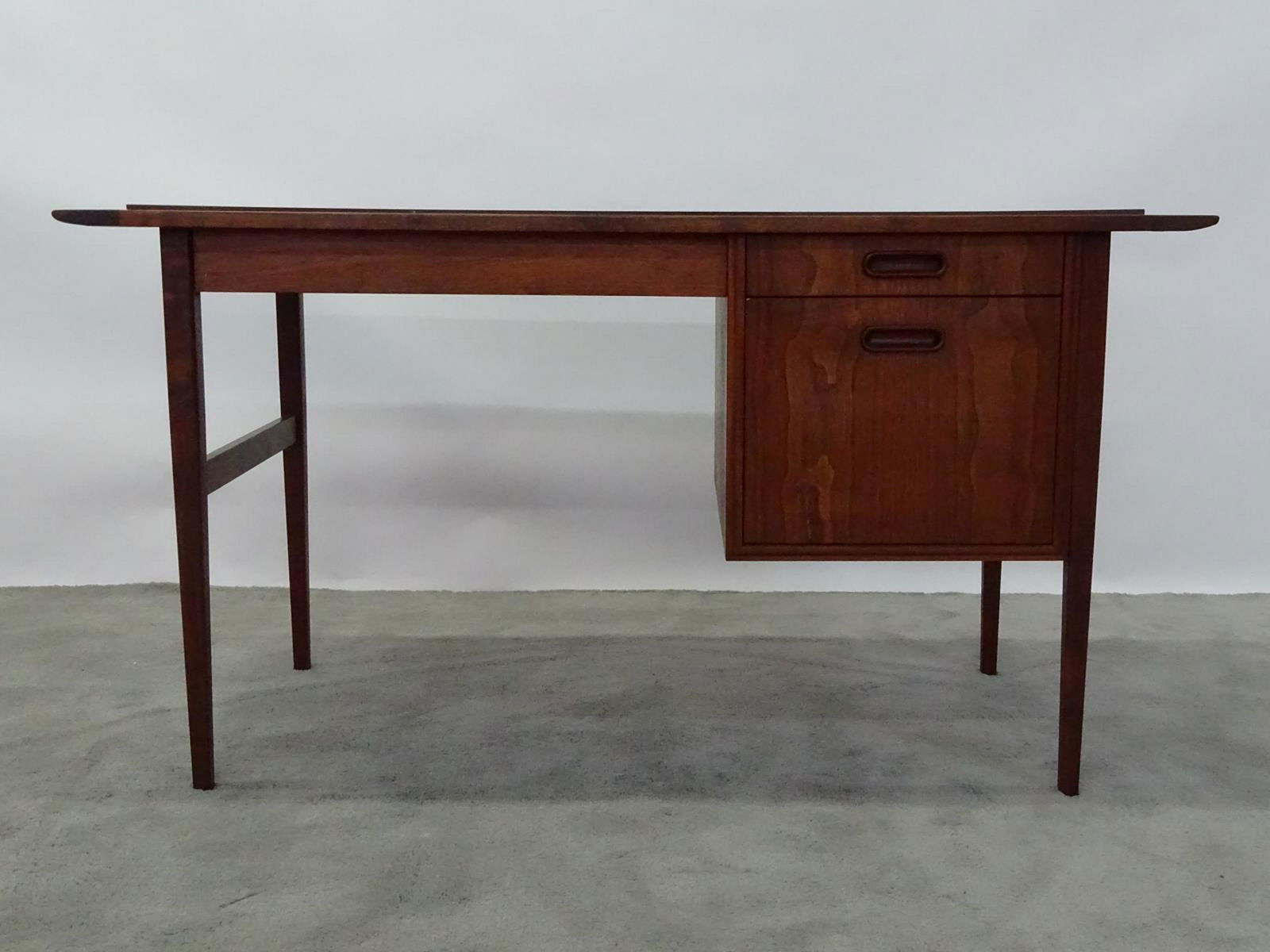 JACK CARTWRIGHT FOR FOUNDERS (ATTR.) SLATE TOP DESK: 54W, 24D, 29H