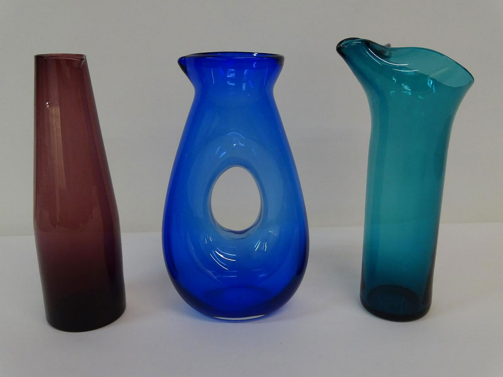 MODERNIST ART GLASS PITCHERS: INCLUDING TIMO SARPANEVA. 12"