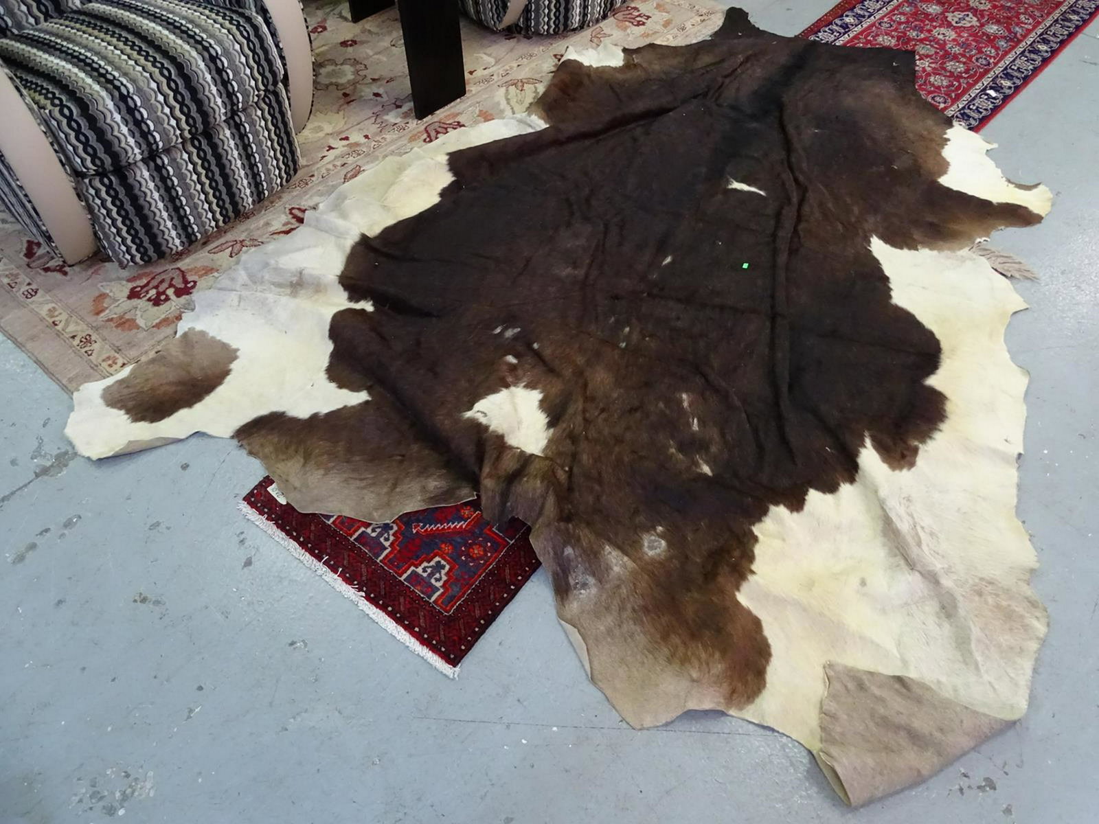 LARGE HORSE HIDE RUG: SEE TITLE