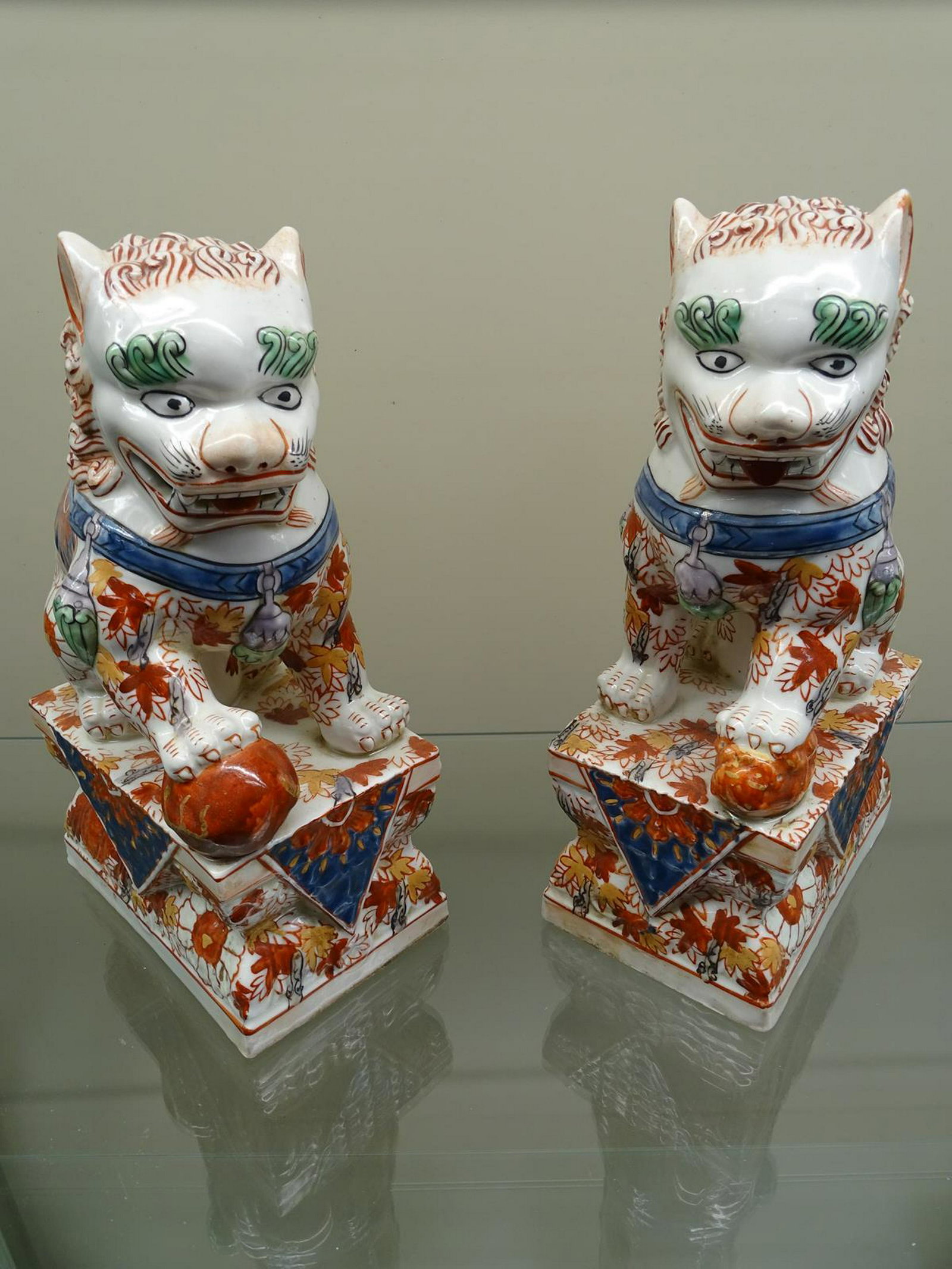 PAIR CERAMIC FOO DOGS: 10.5"