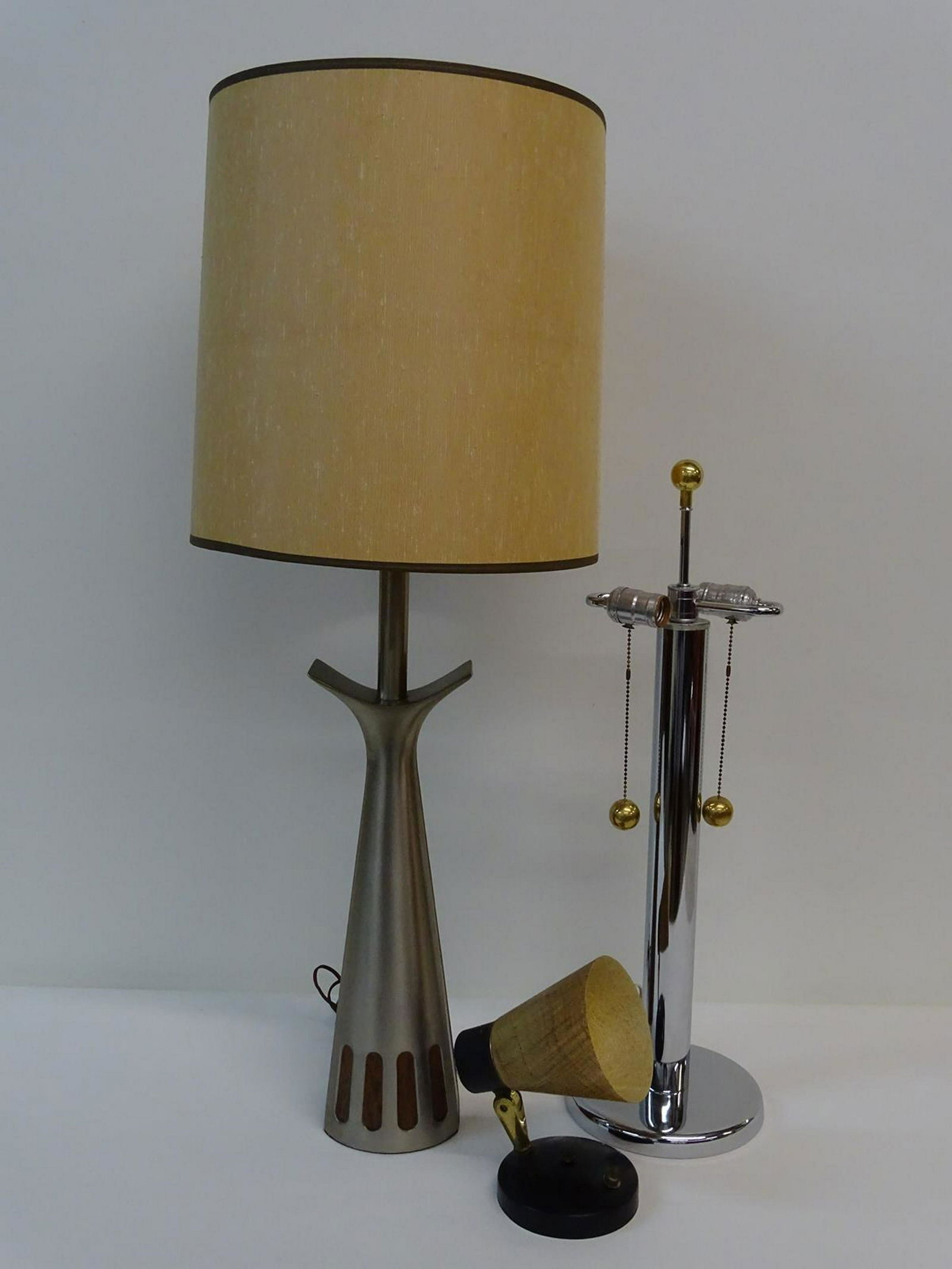 GROUPING OF VINTAGE LAMPS: INCLUDING MICA WALL SCONCE, KOVACS, LAUREL