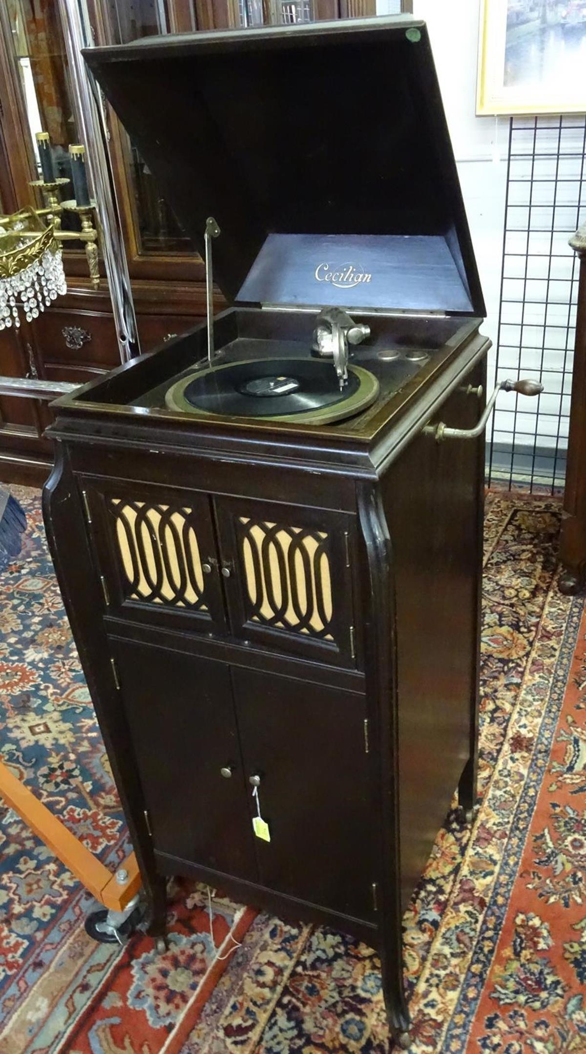 CECILIAN VICTROLA STYLE FLOOR STANDING PLAYER: IN WORKING CONDITION