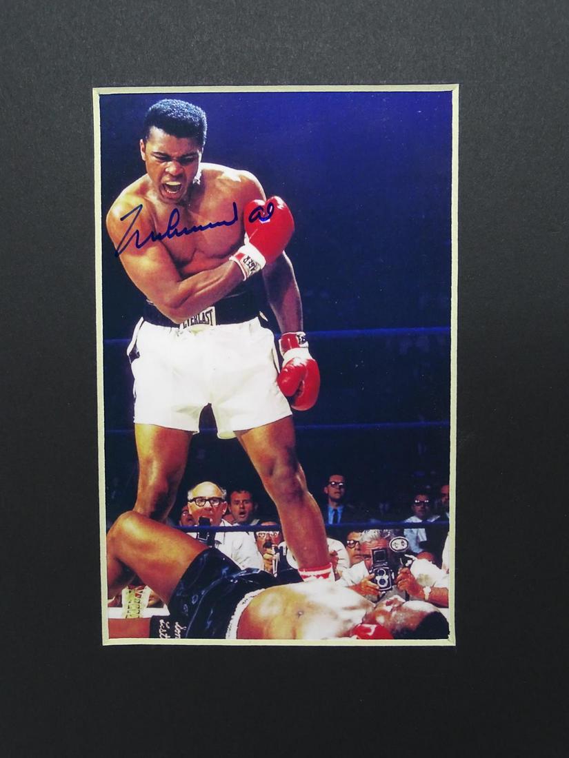 MUHAMMAD ALI SIGNED PHOTOGRAPH: SEE TITLE