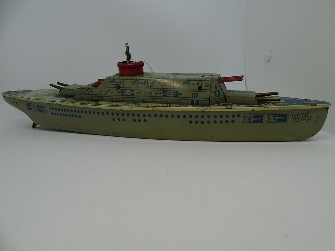 TIN LITHO WIND-UP BATTLESHIP: WINDS PROPERLY, PROP TURNS AND SPARKS EMIT FROM THE PERCH. 14"