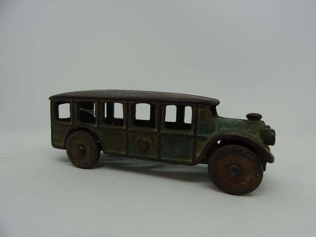 ARCADE CAST IRON 5 WINDOW BUS #1558: 4.5"
