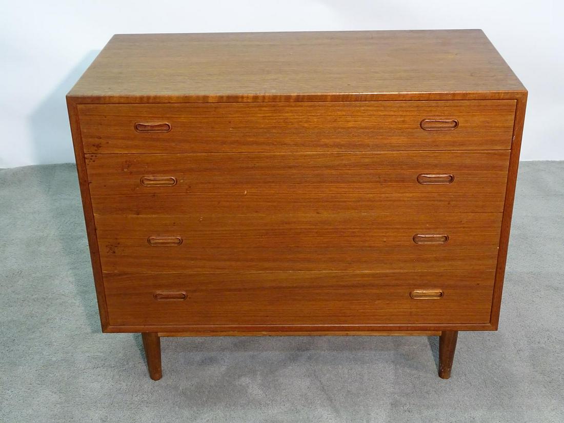 ARNE VODDER FOR SIBAST CHEST OF DRAWERS: TEAK. SOME WEAR TO TOP. 36"W, 18"D, 30"H