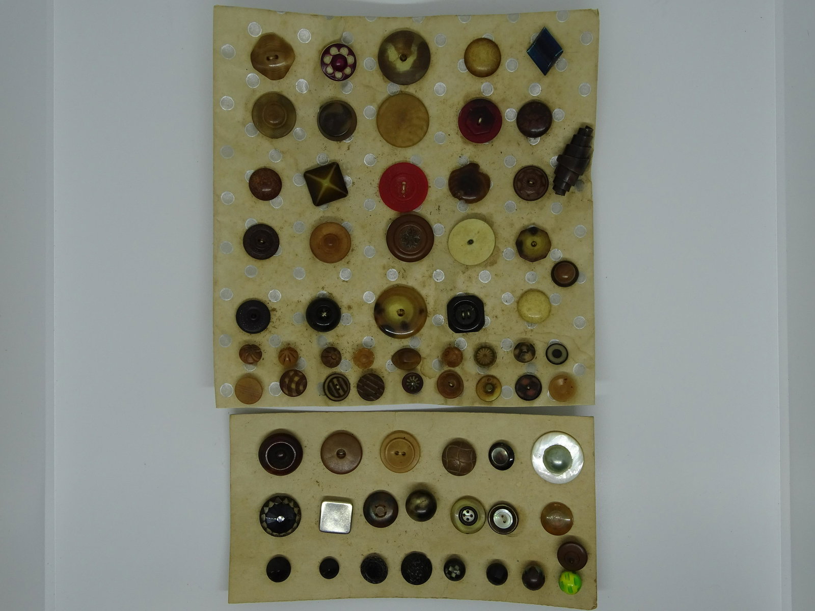 TWO BUTTON CARDS - ANTIQUE BUTTONS (1 of 1)
