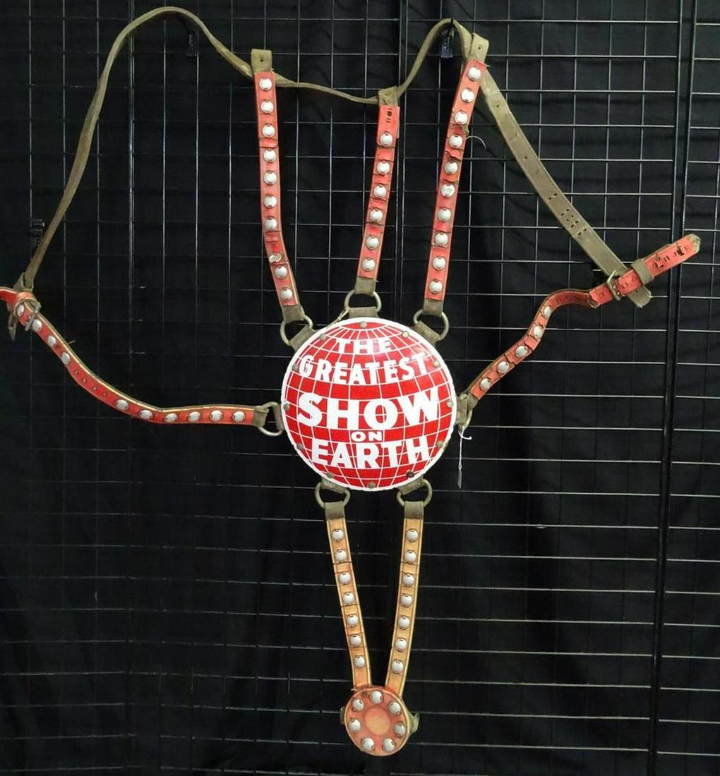 RINGLING BROS. BARNUM BAILEY HEAD DRESS (1 of 2)