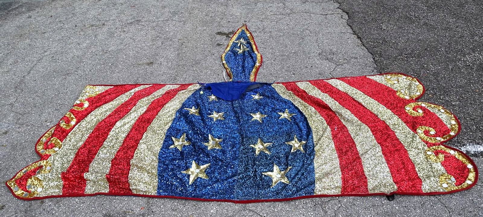 VARGAS CIRCUS ELEPHANT BLANKET (1 of 1)