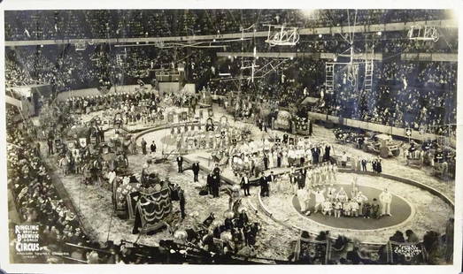 EDWARD J. KELTY (1888-1967) PHOTOGRAPH: ORIGINAL KELTY PHOTOGRAPH OF THE 1935 RBBB CIRCUS AT MADISON SQUARE GARDEN. STAMP ON VERSO.