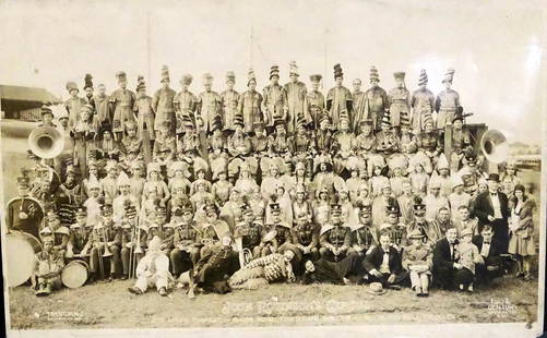 EDWARD J. KELTY (1888-1967) PHOTOGRAPH: ORIGINAL KELTY PHOTOGRAPH OF THE 1929 JOHN ROBINSON CIRCUS AT TRENTON, N.J. STAMP ON VERSO.