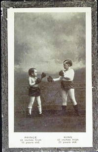PRINCE AND KING PHOTO POSTCARD: DEPICTING THE DWARF BOXING PERFORMERS