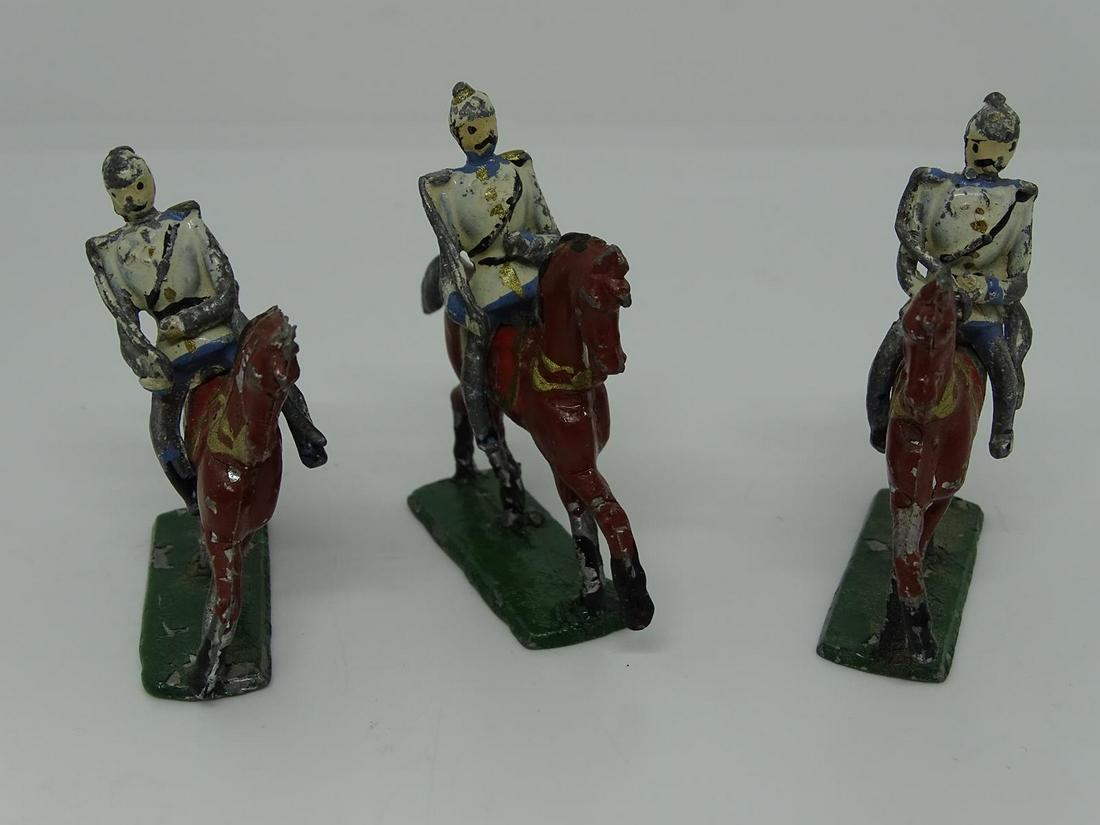 1890 GERMAN LEAD SOLDIERS SET: IN DISPLAY CASE, INTRICATE HAND-PAINTING. HAVING SOME WEAR AS TYPICAL FOR AGE AND USE. PLEASE INSPECT PHOTO PROVIDED FOR ANY DAMAGE SUCH AS MISSING LIMBS, HEADS, PARTS/PIECES. SOLD AS IS.