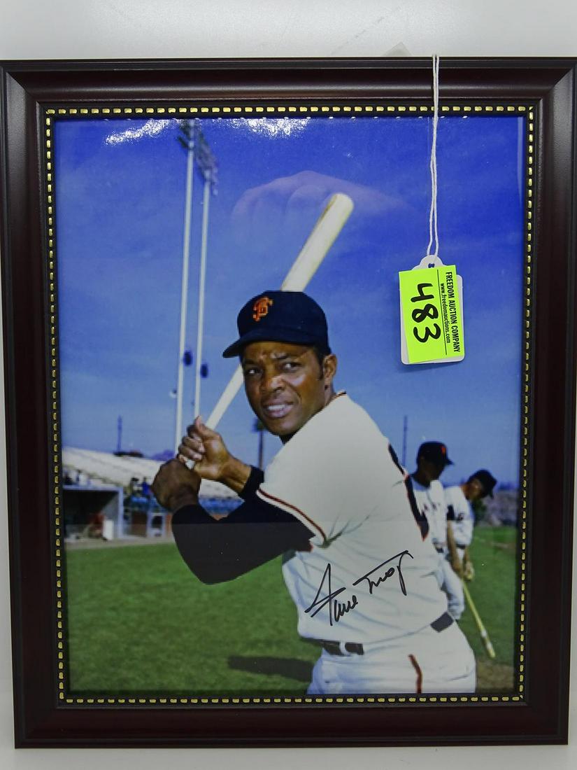 WILLIE MAYS AUTOGRAPHED PHOTO: COA BY SCM. 8"X10"