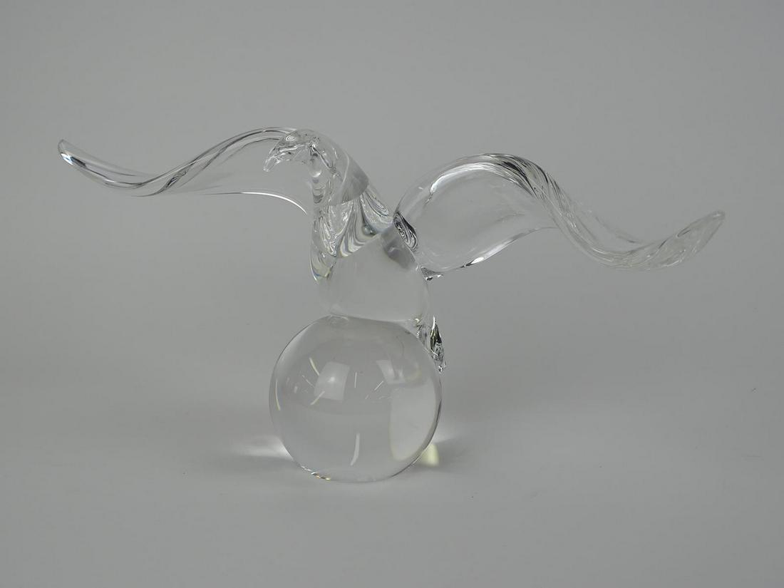 STEUBEN CRYSTAL BIRD SCULPTURE: 6.5"
