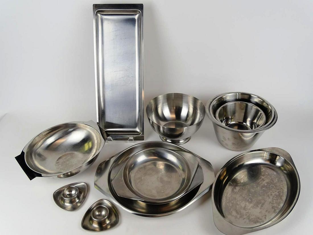 GROUPING OF SCANDINAVIAN STAINLESS SERVING ITEMS: INCLUDING SVENSK, KALMAR AND OTHERS. 12 PIECES.