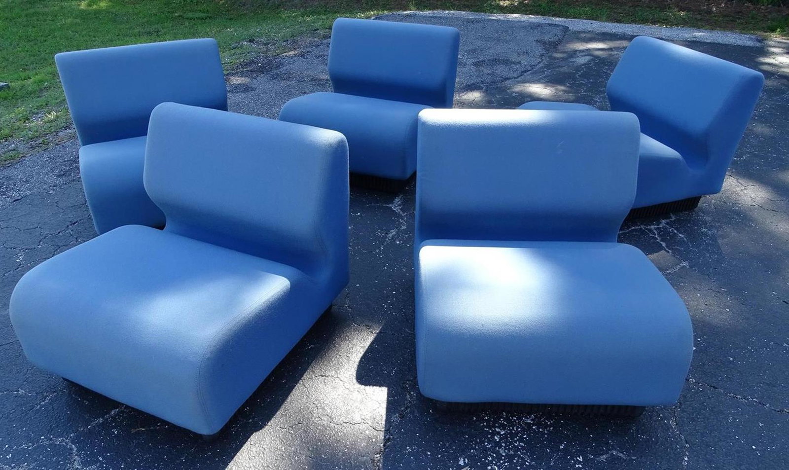 DON CHADWICK FOR HERMAN MILLER MODULAR SOFA: 5 SECTIONS CAN BE ARRANGED IN MANY CONFIGURATIONS. UPHOLSTERY IN GOOD VINTAGE CONDITION. LABELED. EACH SECTION IS 27"X25". 16" SEAT, 26" BACK.