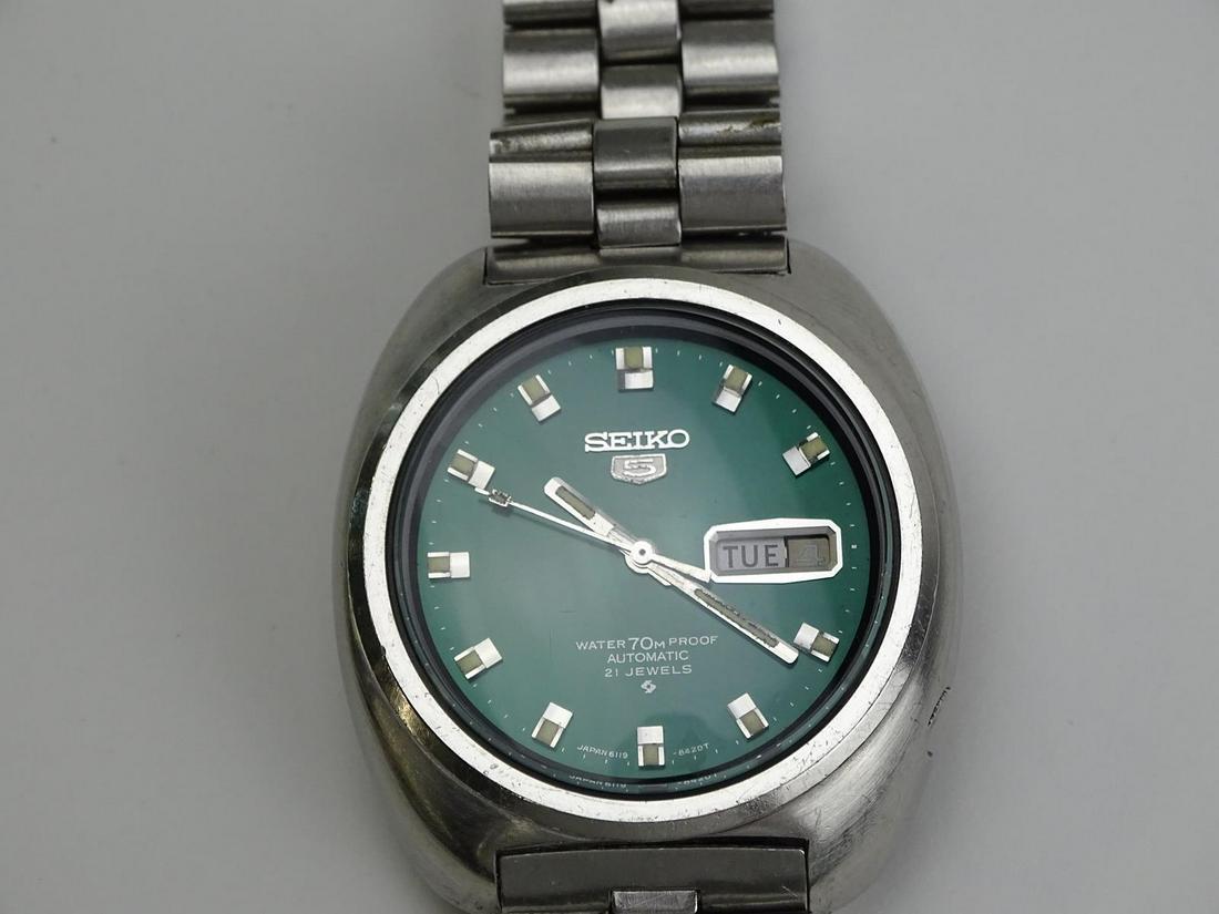 VINTAGE SEIKO 5 MEN'S WRISTWATCH: 6119-8400. RUNNING