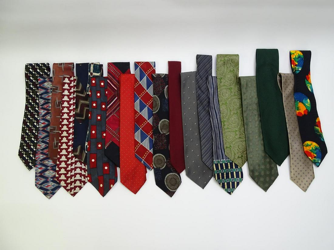LOT OF MEN'S FASHION NECK TIES: BILL ROBIN, LOUIS INTL, FENDI, RUBINACCI, TRUMBALL & RHOADES, SAINT LAURENT, BOSTON CLIPPER, STRUCTURE AND OTHERS.