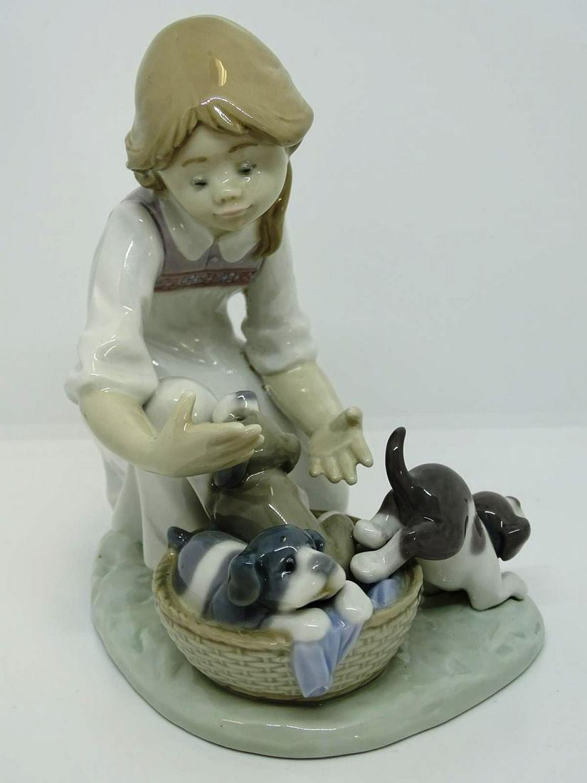 LLADRO PORCELAIN JOY IN A BASKET #5595: 5.5"