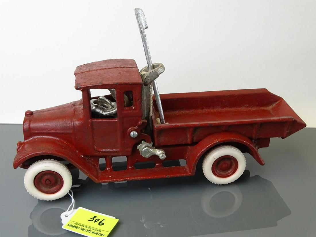 VINTAGE CAST IRON UTILITY TRUCK: 10"L