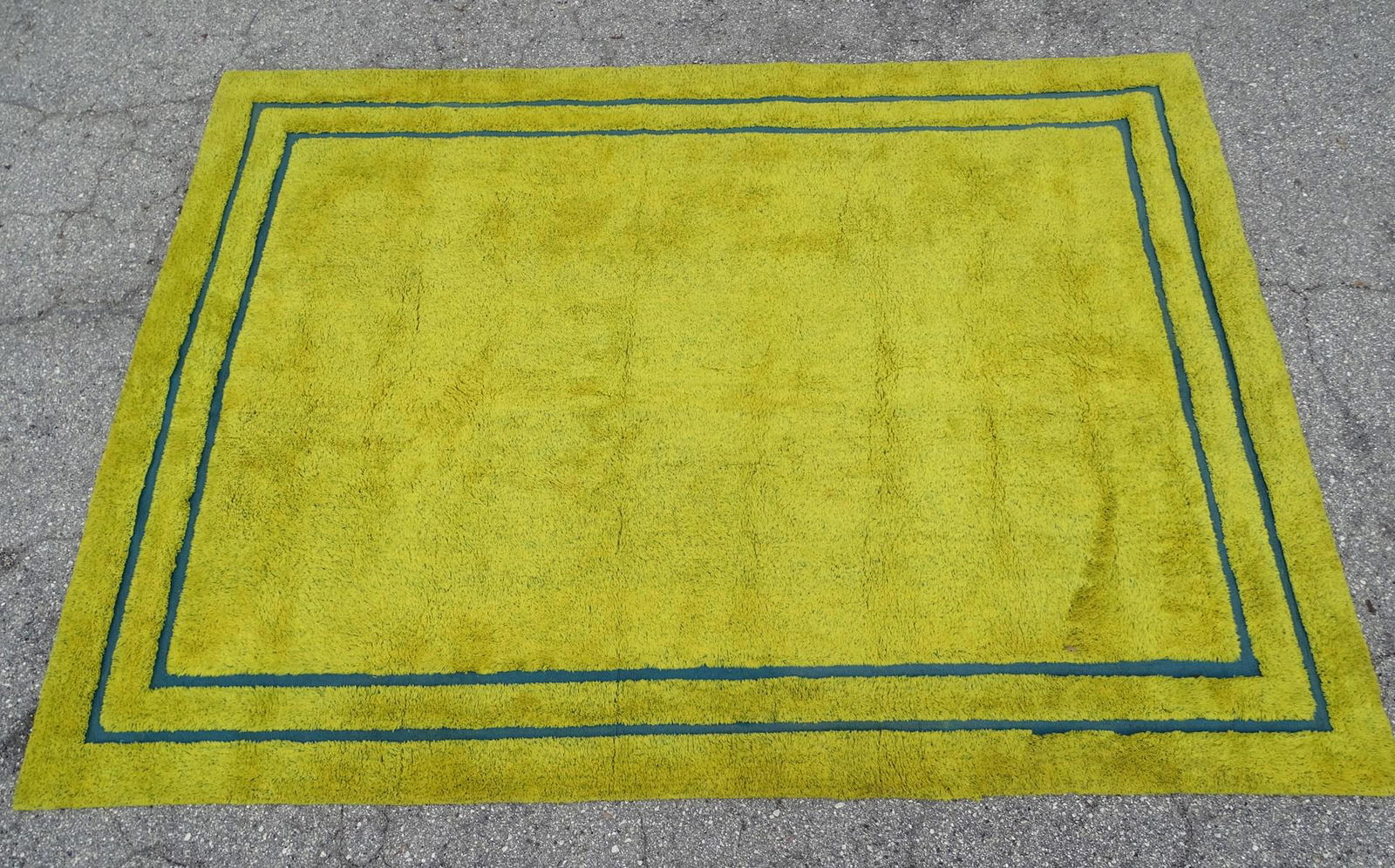 EDWARD FIELDS SHAG CARPET: VINTAGE EDWARD FIELDS ROOM-SIZE CARPET. HEAVY PILE WOOL. SIGNED IN SELVAGE. CLEAN, GOOD CONDITION. 10'X14'