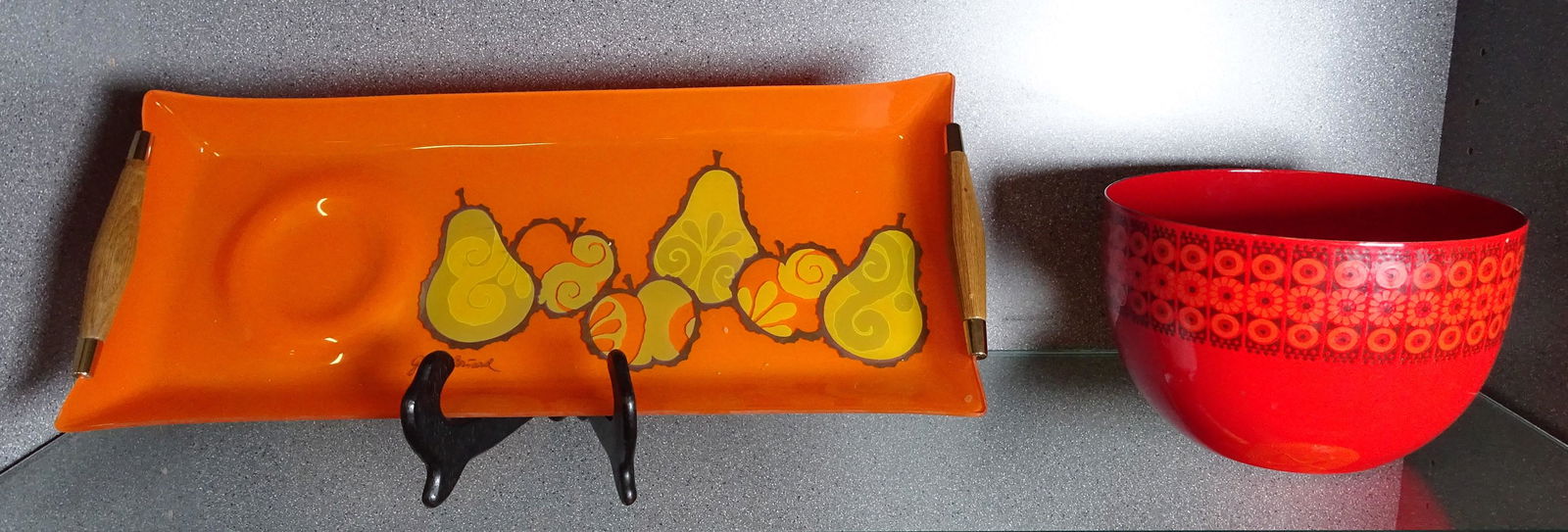 PAIR OF SERVING ITEMS: FINEL ENAMEL BOWL AND GEORGES BRIARD SERVING TRAY
