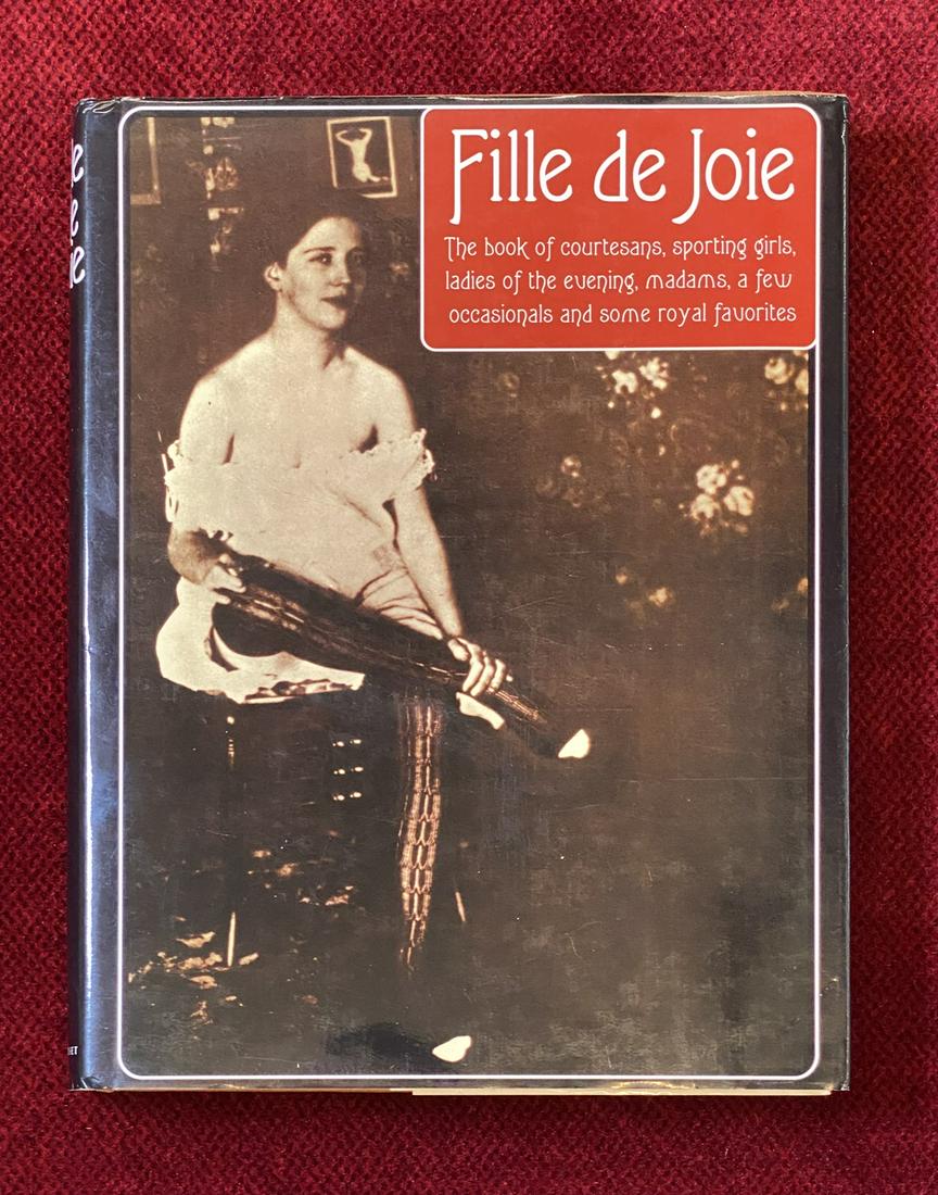 FILLE DE JOIE - 1967: THE BOOK OF COURTESANS, SPORTING GIRLS, LADIES OF THE EVENING, MADAMS, A FEW OCCASIONALS AND SOM ROYAL FAVORITES. DORSET PRESS, NEW YORK