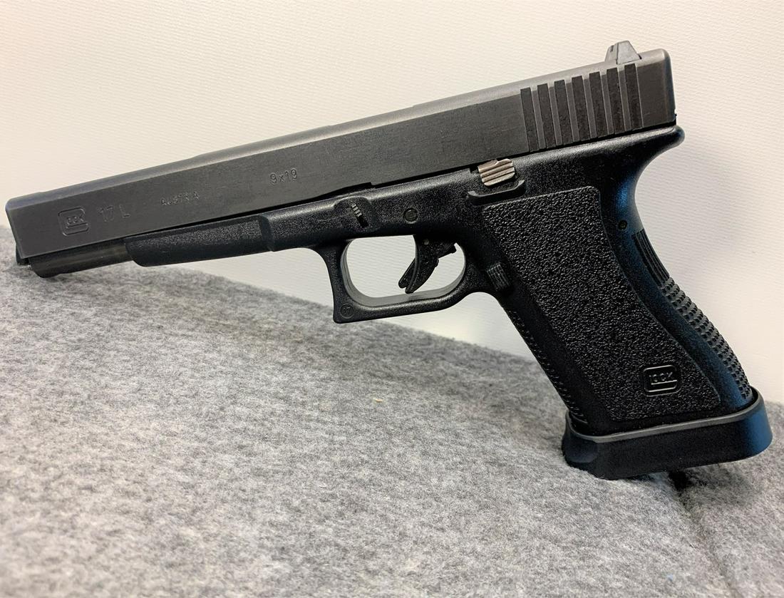 GLOCK 17L LONGSLIDE GEN. 2 PISTOL: 9MM. RARE GENERATION 2 MODEL, FIXED GLOCK REAR SIGHT, MAGWELL. SERIAL ED875. MUST SHIP TO FFL, NO SHIPPING TO CALIFORNIA.