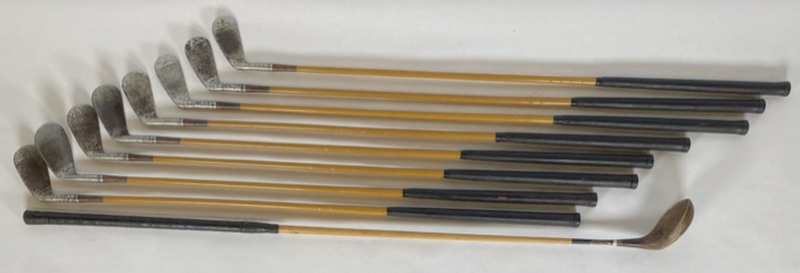LOT OF BOBBY JONES FAUX WOODEN SHAFT GOLF CLUBS: FAUX WOOD METAL SHAFT