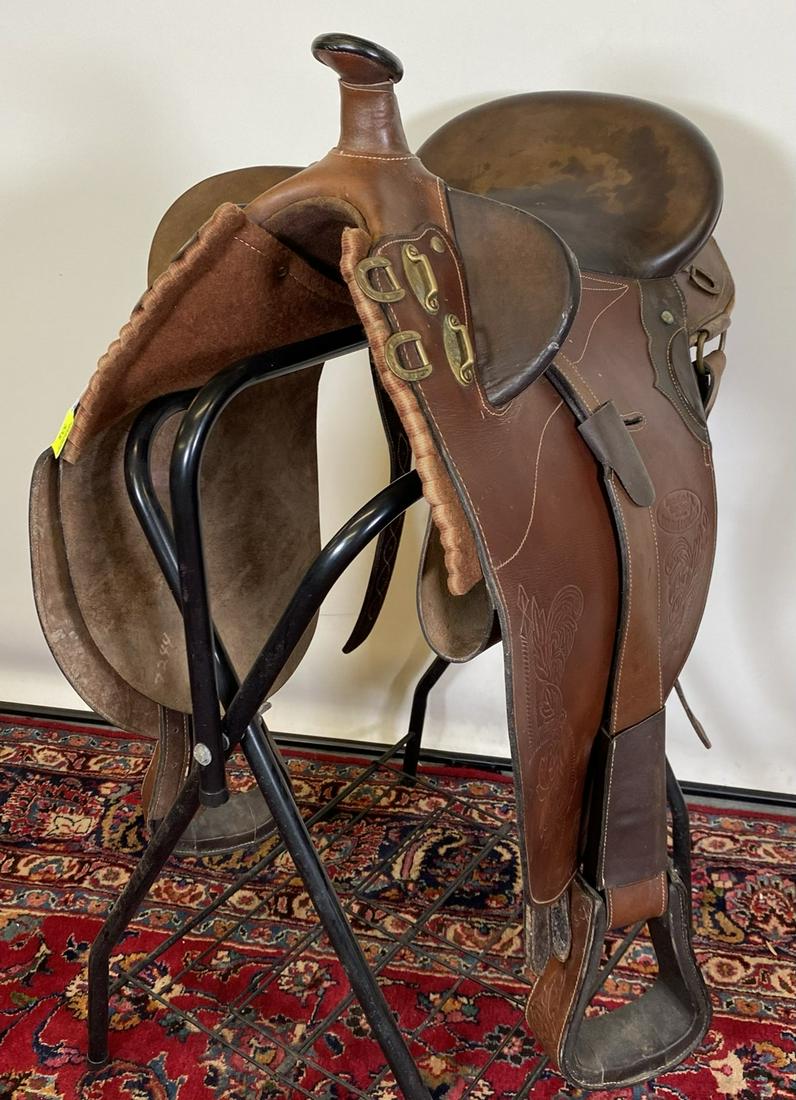 AUSTRAILIAN OUTRIDER DUNDEE RANCHER SADDLE: BRANDED MARK. GOOD CONDITION. 16"