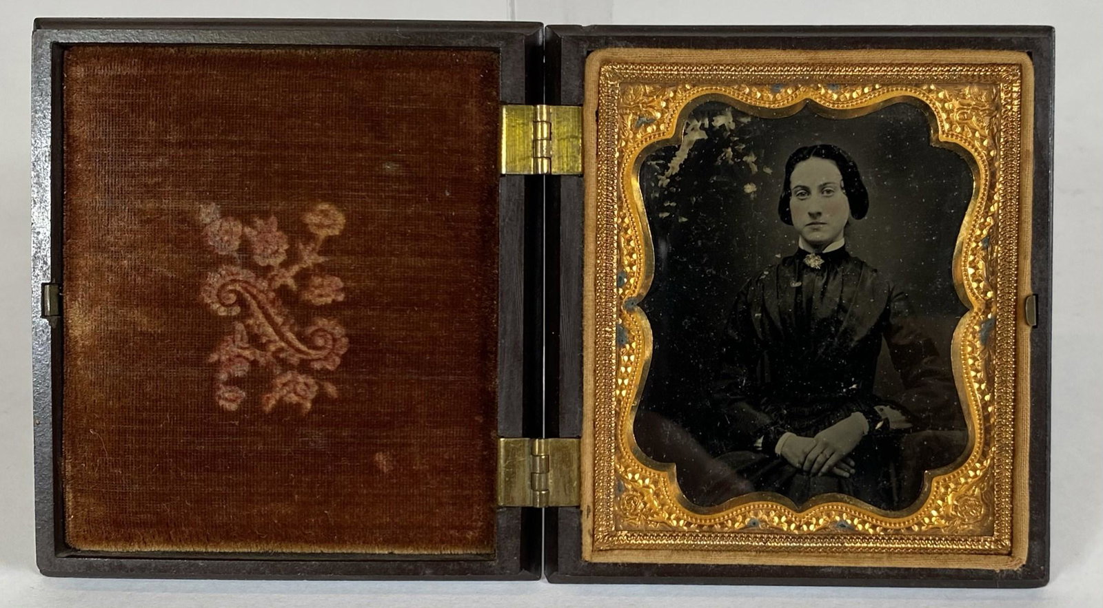 CIVIL WAR PERIOD AMBROTYPE: GUTTA PERCHA CASE WITH SIX PLATE ABROTYPE OF YOUNG WOMAN. 2.75"X3.25"