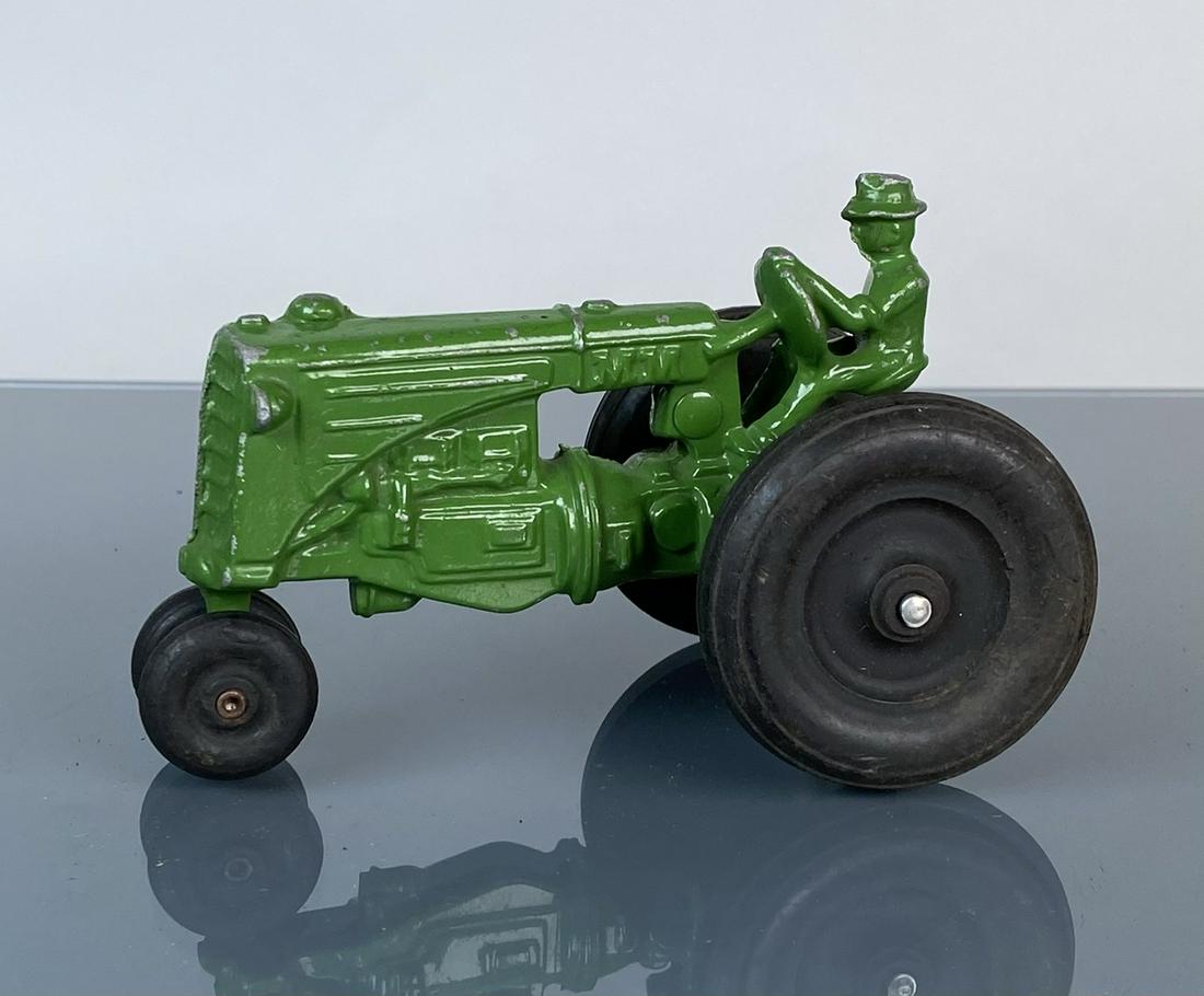 MINNEAPOLIS MOLINE DIE-CAST TRACTOR: 6"X3"X4"