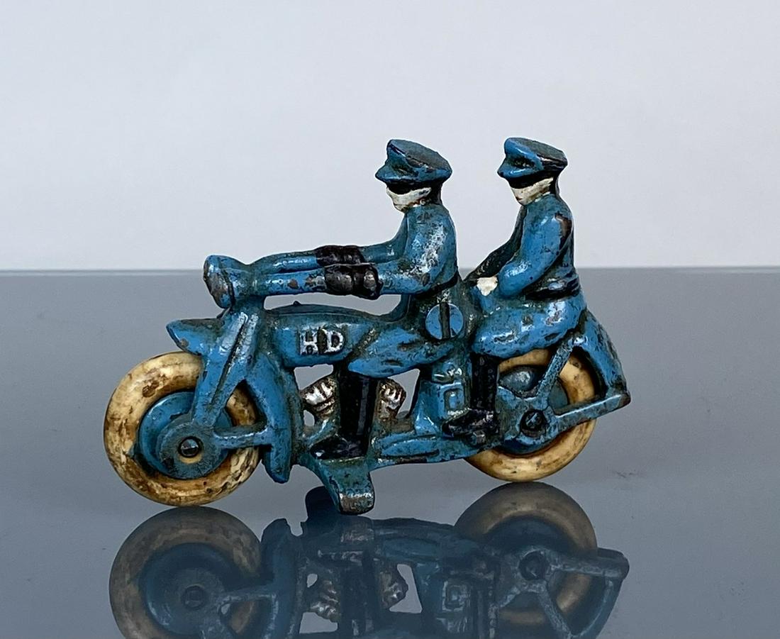 HUBLEY HARLEY DAVIDSON POLICE MOTORCYCLE: CAST IRON WITH TANDEM RIDERS, RUBBER TIRES. 4"X3"