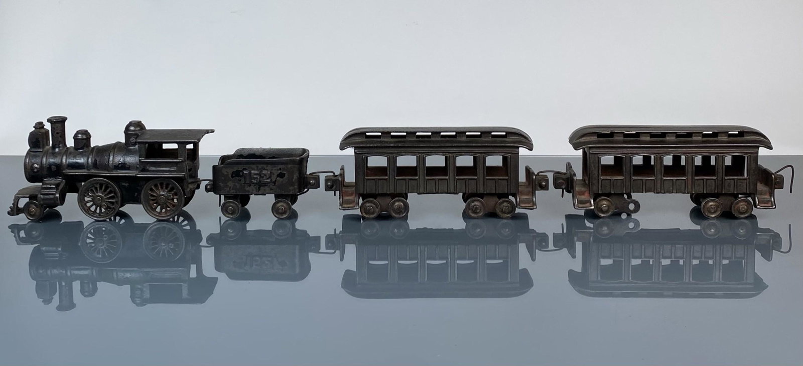 DENT HARDWARE CAST IRON FLOOR TRAIN: 5 SECTION TRAIN. 24"X2"X3"