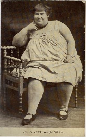 JOLLY VERA FAT WOMAN POSTCARD: WEIGHT OF 560 POUNDS. UNUSED.