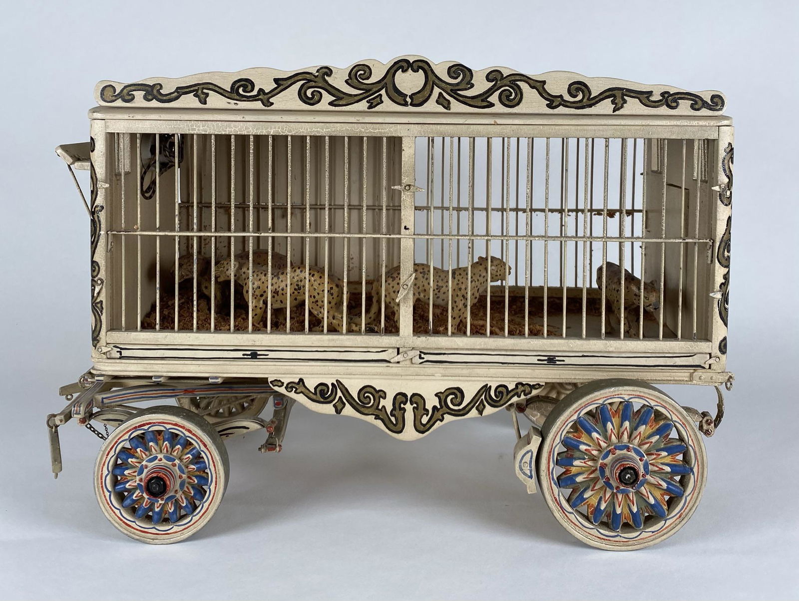 CIRCUS LEOPARD CAGE WAGON MODEL (1 of 3)