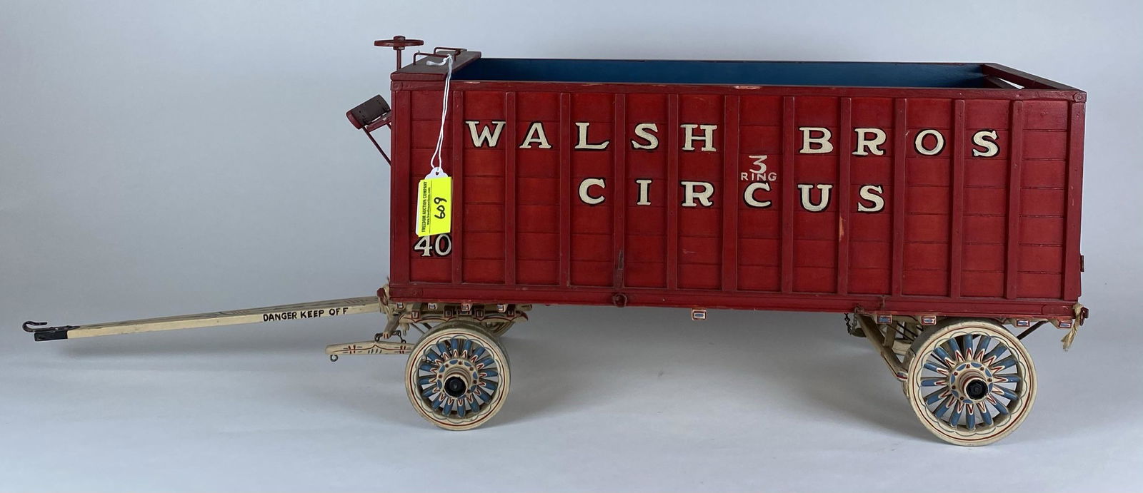WALSH BROS. CIRCUS MODEL WAGON (1 of 3)