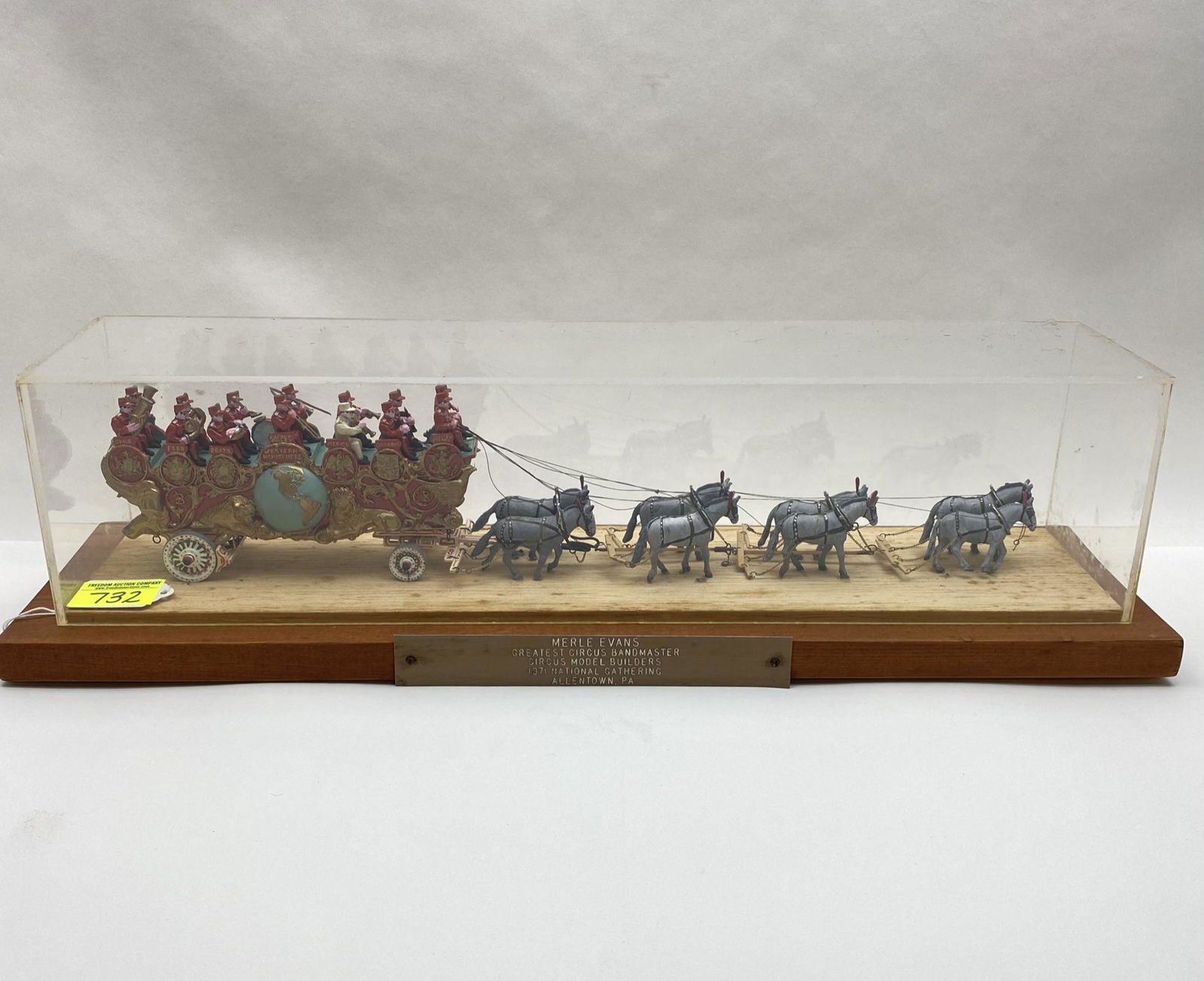 BANDWAGON MODEL DISPLAY (1 of 1)