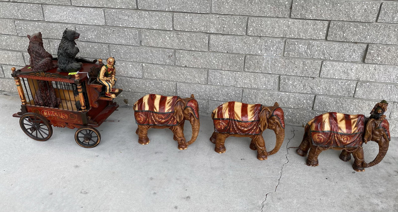 LARGE CIRCUS WAGON MODEL DISPLAY: THREE ELEPHANT HITCH WITH CLOWN DRIVER AND BEAR PASSENGERS. 70"L