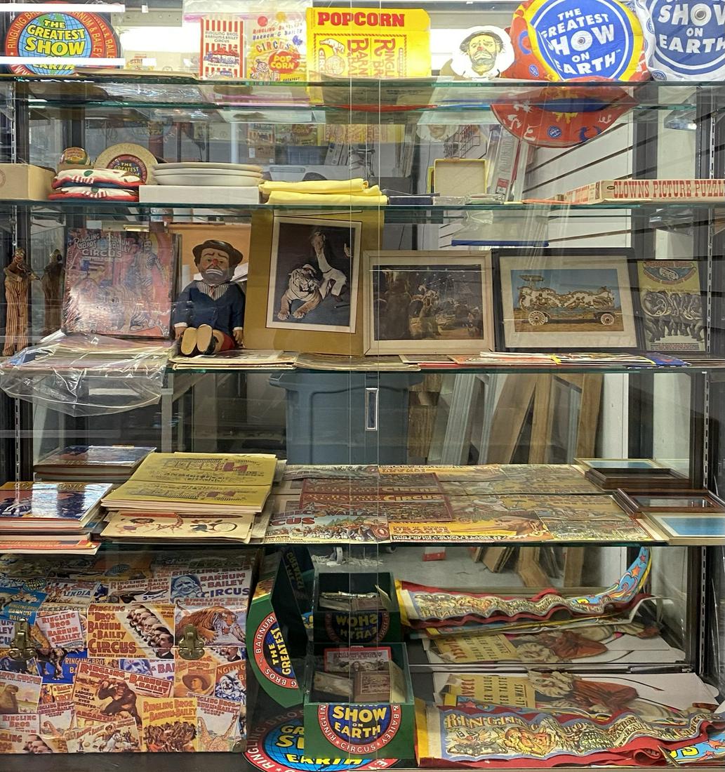 EXTENSIVE COLLECTION OF CIRCUS SOUVENIR ITEMS (1 of 5)