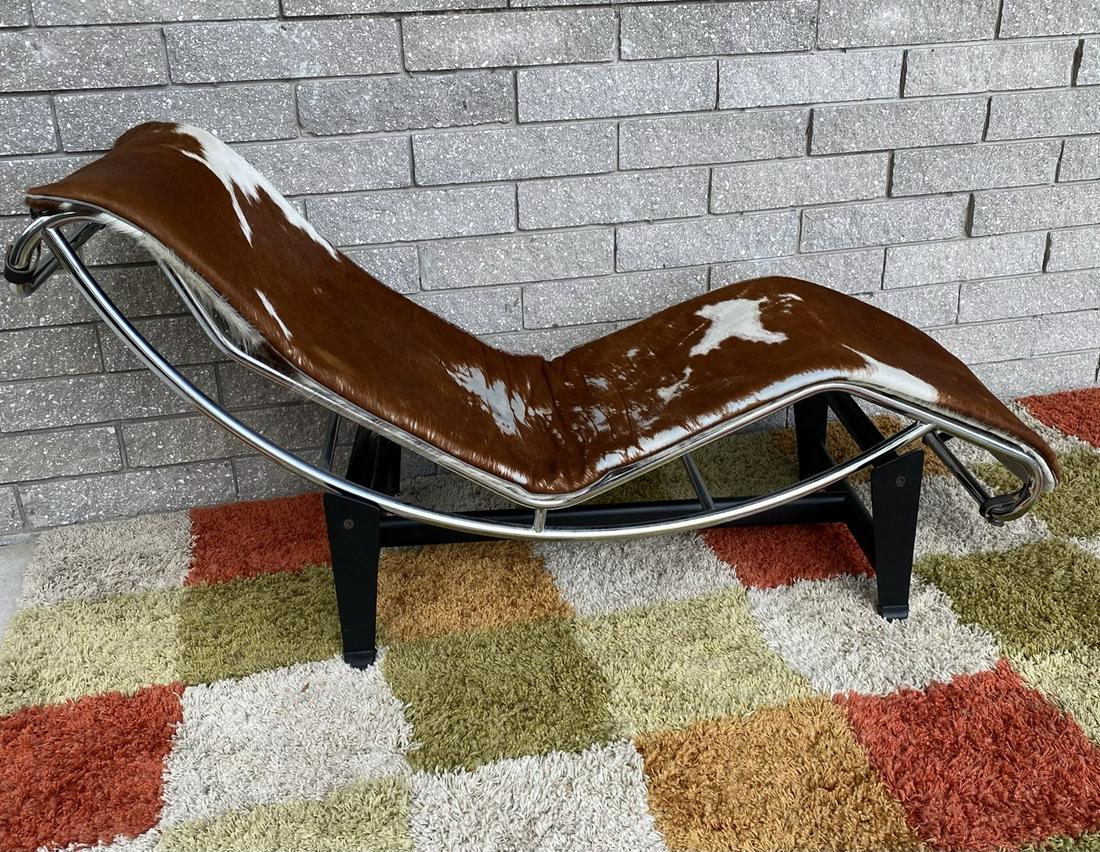 CORBUSIER LC4 LOUNGE CHAIR: CASSINA (ATTR.), INTES STRAPS, COWHIDE, GOOD COND. NOT MARKED