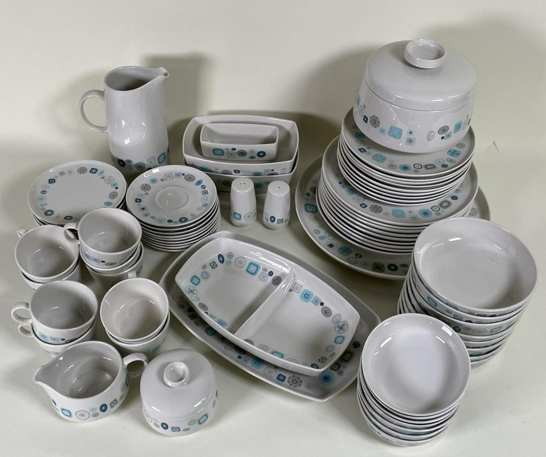 FRANCISCAN DISCOVERY DINNERWARE: 74 PIECES. EXCELLENT