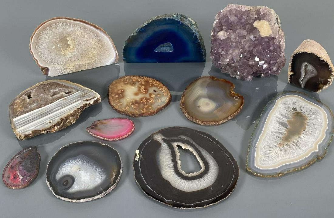 COLLECTION OF GEMSTONES AND GEODES: INCLUDING SLICES
