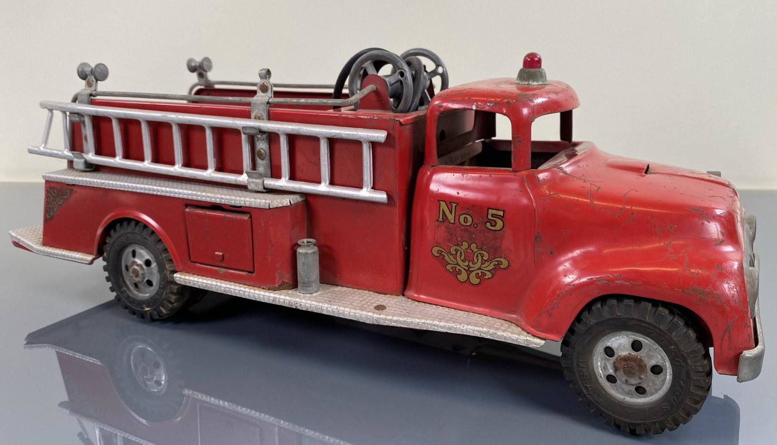TONKA NO.5 FIRE DEPARTMENT FIRE TRUCK: PRESSED STEEL. GOOD ORIGINAL CONDITION. 17"