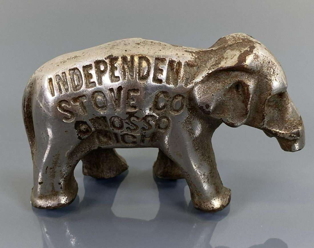 INDEPENDENT STOVE CO. ELEPHANT PAPERWEIGHT: CAST IRON. 2"H
