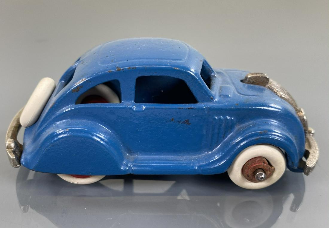 ARCADE AIRFLOW SEDAN: CAST IRON IN BLUE. RESTORED. 4"