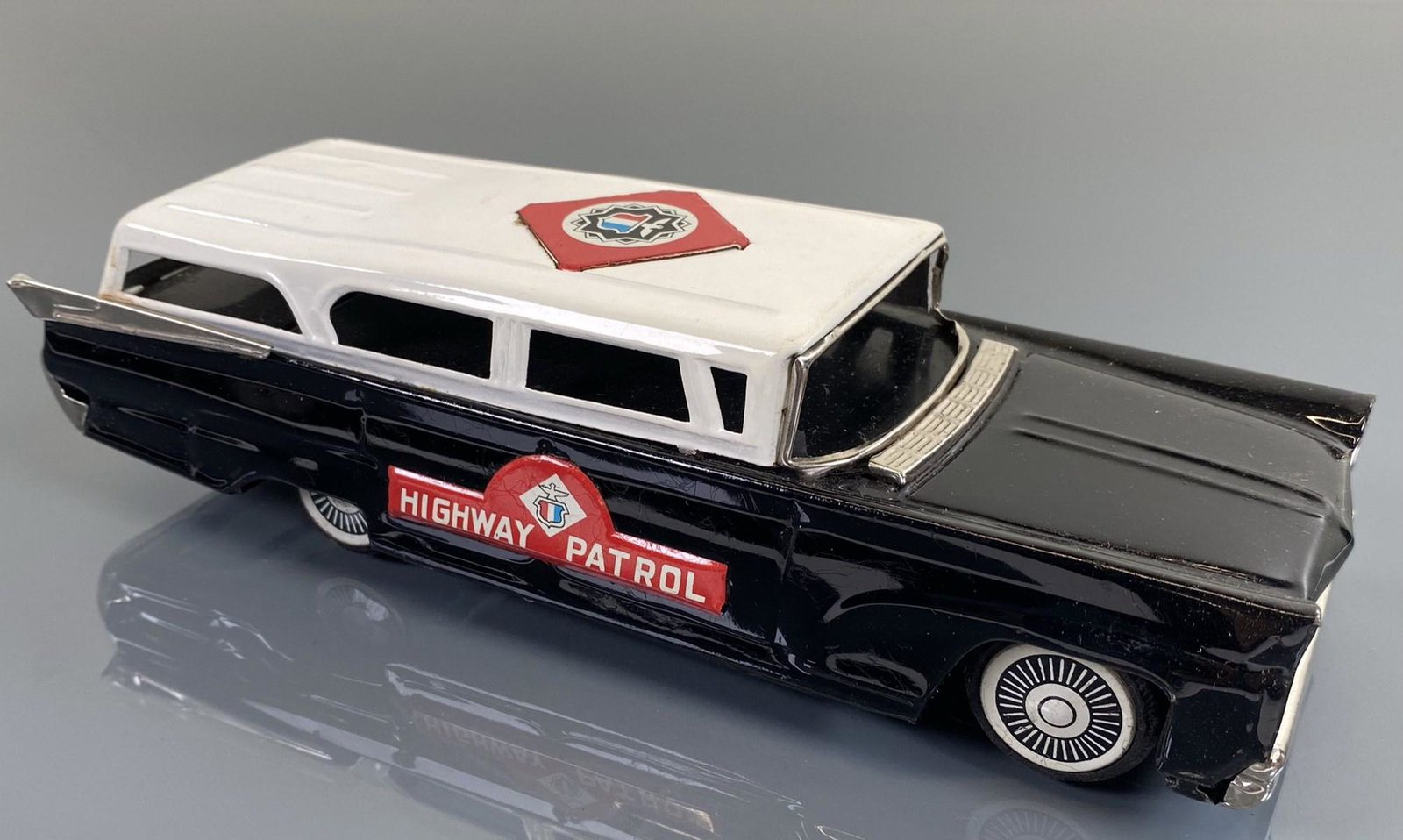 YOSHI - JAPAN TIN LITHO FRICTION HIGHWAY PATROL CAR: ORIGINAL BOX, CRUSHING WITH WEAR. CAR IN EXCELLENT CONDITION. 8.75"